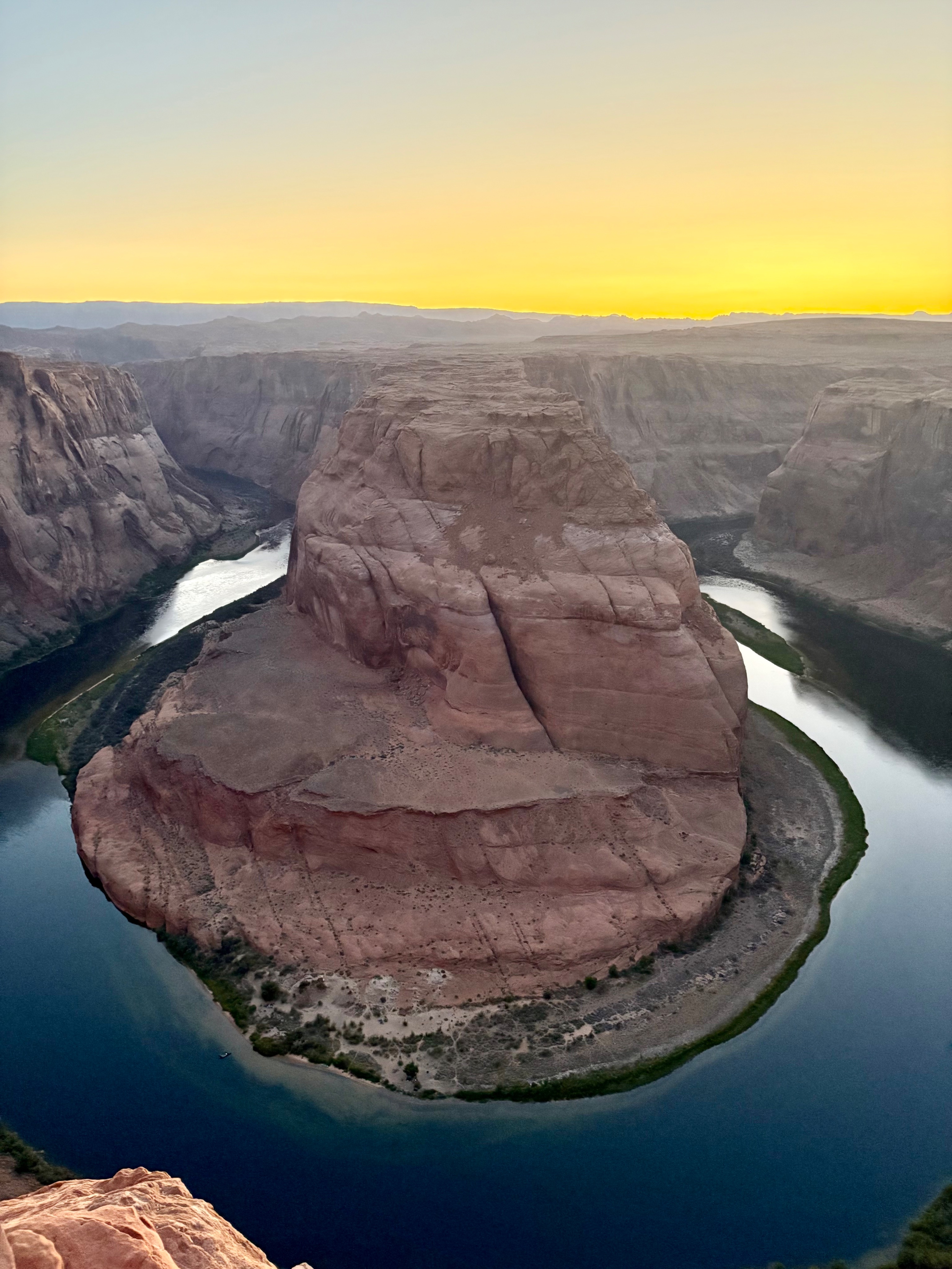 Vue aérienne du méandre de Horseshoe Bend en Arizona au coucher du soleil